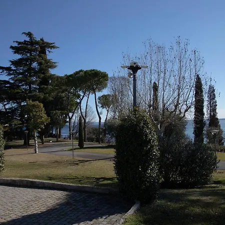 Lato Soleggiato @gardazzurro * Padenghe sul Garda