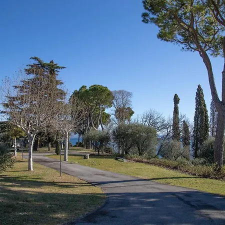 Lato Soleggiato @gardazzurro * Padenghe sul Garda